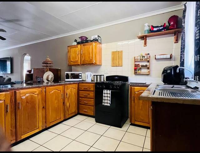 3 BEDROOM TOWNHOUSE FOR SALE IN WALDRIFT